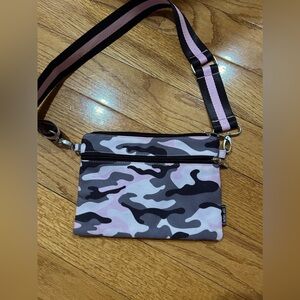 Top Trenz girls pink camo belt bag #toptrenz #beltbag #fannypack